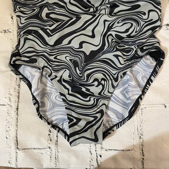 Nike Racerback One Piece Swimsuit L - Picture 7 of 13